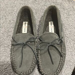 Minnetonka Men's Gray Moccasins